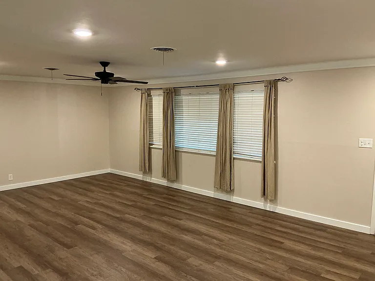 5909 Whitman Ave — Photo 5