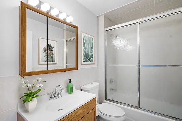 Rented by Voro, LLC | media 4