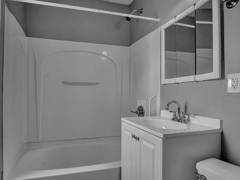 15 Auchinvole Ave #UPPER — Photo 3