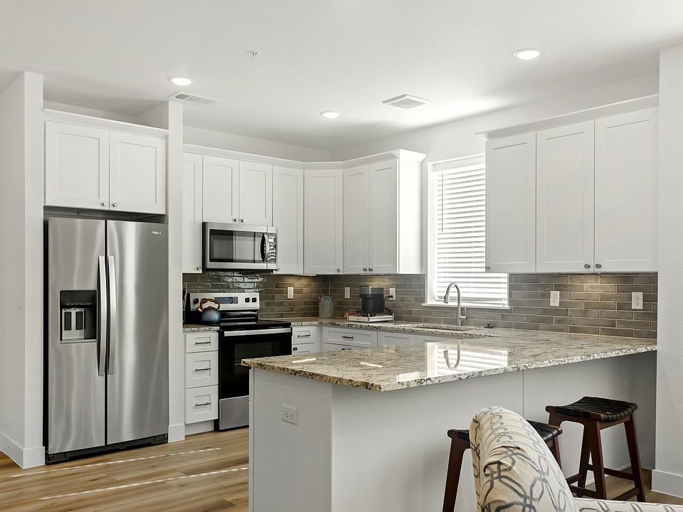 1st image of 2947 W 20th St