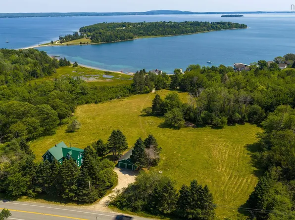 3257 Highway 3, East Chester, NS B0J 1J0