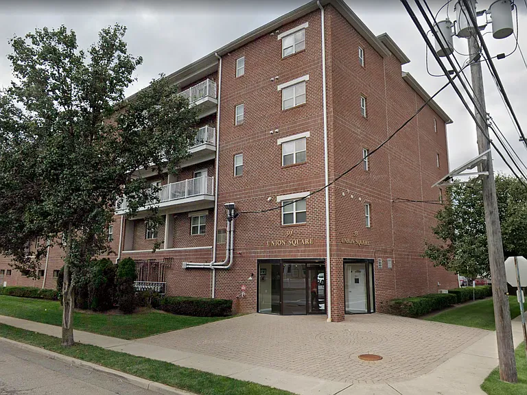 39 Union St #202 — Photo 1