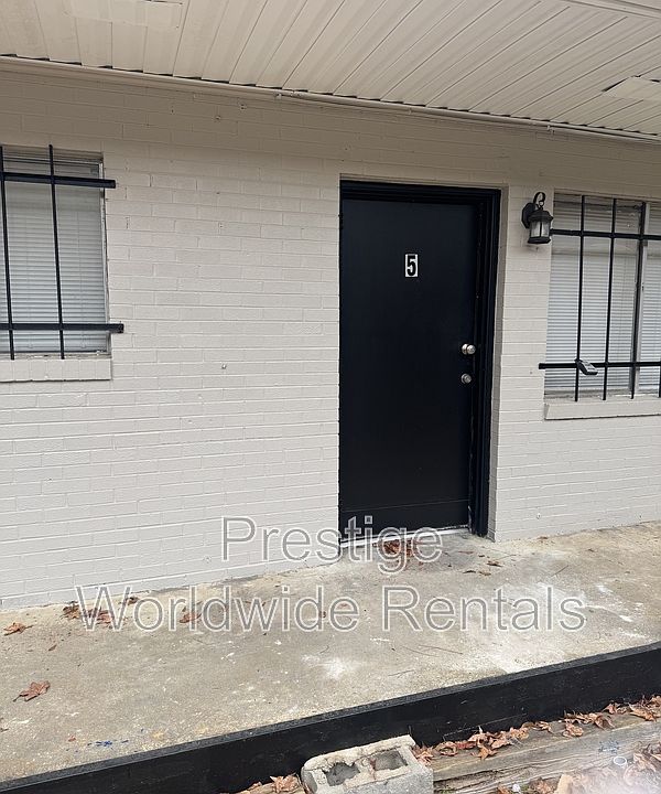1st image of 1718 Knowles Rd #4