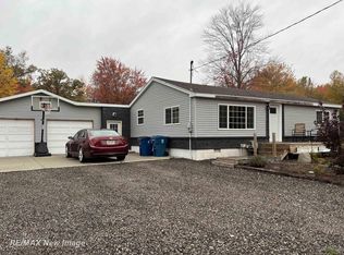 5561 N Sturgeon Rd, Midland, MI 48642