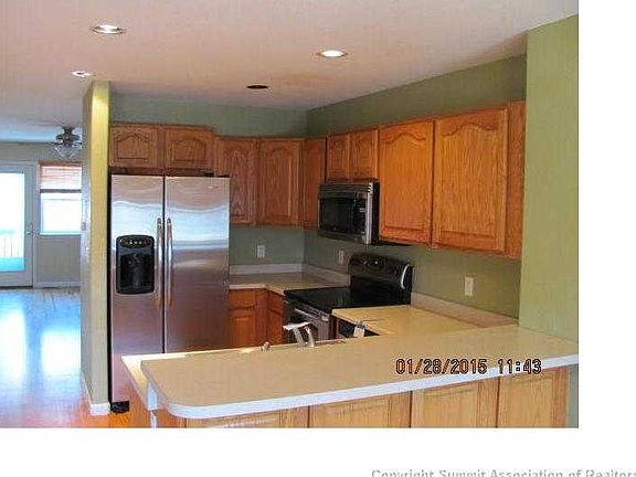 5th image of 72 Christian Court UNIT 46