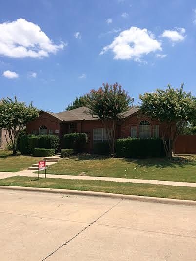 2nd image of 911 Aylesbury Dr