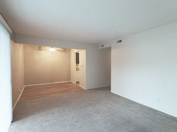 2901 N 56th St #10, Lincoln, NE 68504