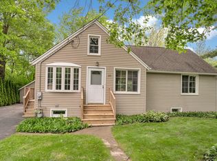 46 Maple Ave, Lake Zurich, IL 60047