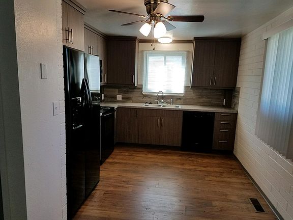 2nd image of 315 Oak St APT 4