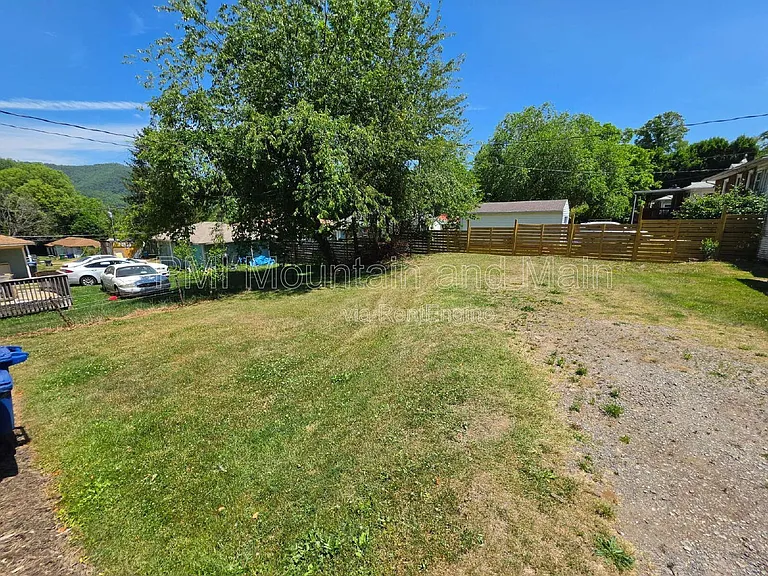 309 Dennis St — Photo 34