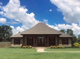 7085 Wolfe Rd, Columbus, MS 39705