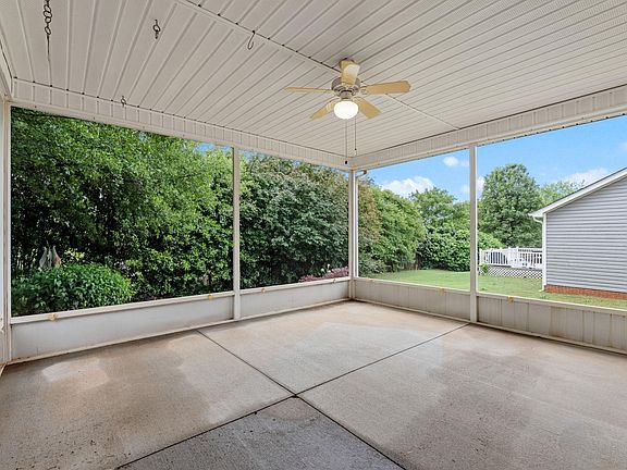 4th image of 110 Feldspar Ln