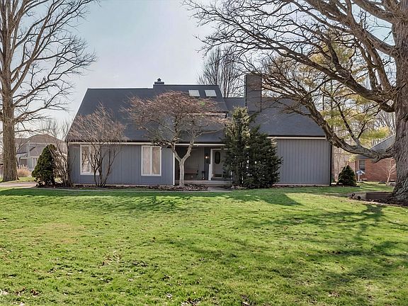2nd image of 2020 S Oakwood Dr