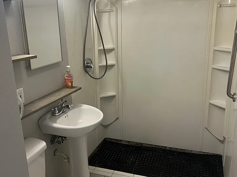 downstairs bath incl shower