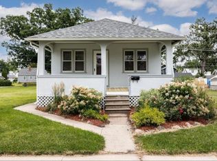 1052 Center Point Rd NE, Cedar Rapids, IA 52402