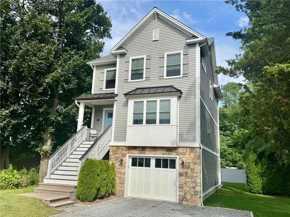 20 Robert Ave, Warwick, RI 02818