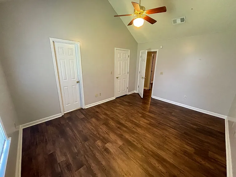 1004 Creekside Pl — Photo 6