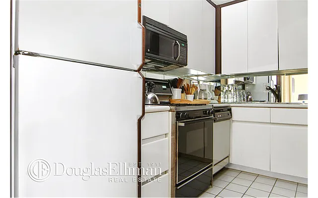 Rented by Douglas Elliman | media 21