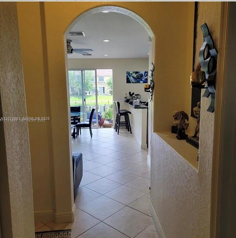 Tuscan Villas Condo — Photo 3