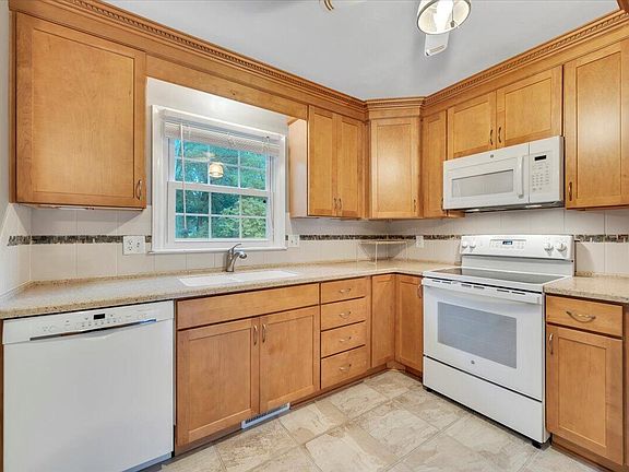 5th image of 469 Ingal Blvd
