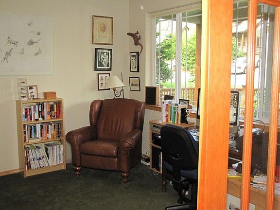 Spacious office off entry