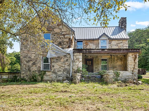 2nd image of 901 E Brushy Valley Dr