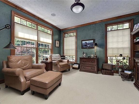 4th image of 273 Williamsburg Dr