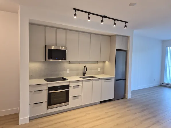 3055 Murray St #301, Pt Moody, BC V3H 1X1