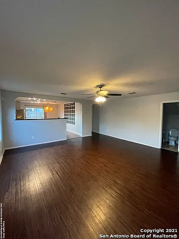 3 bed, 2.5 bath, 2102 sqft, $2,100 — Photo 4