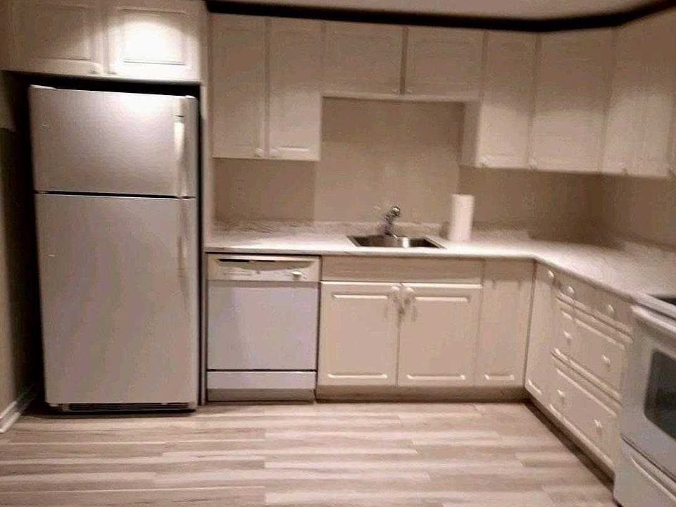 2nd image of 141 Lakeland Cres