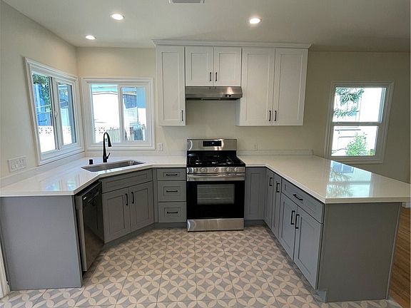2nd image of 1127 N Verdugo Rd #A