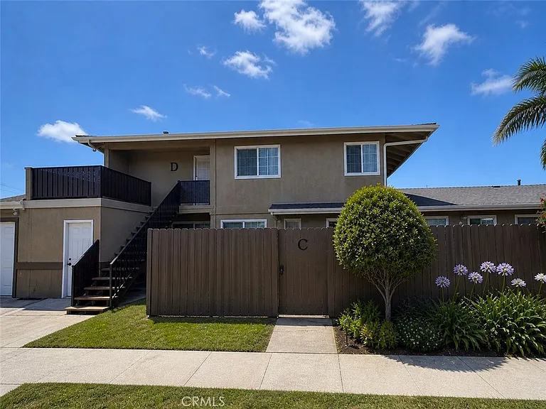17102 Emerald Ln #E — Photo 2