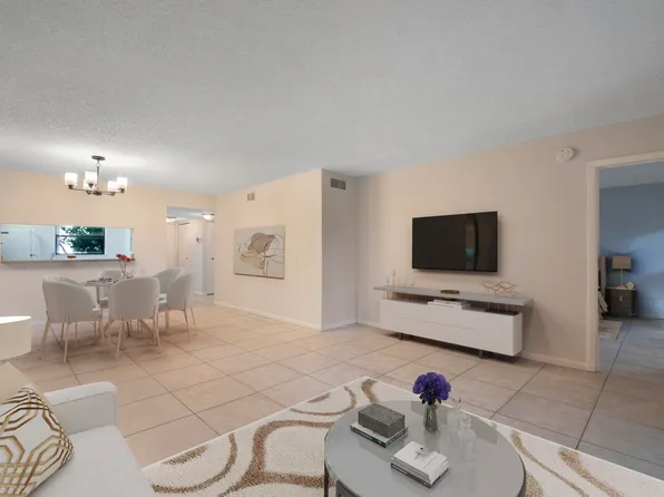 7118 Golf Colony Court #105, Lake Worth, FL 33467