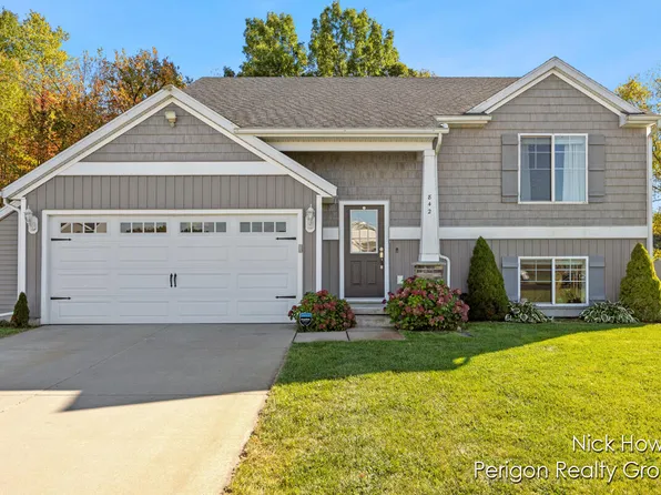 842 E Harmony Dr, Sparta, MI 49345