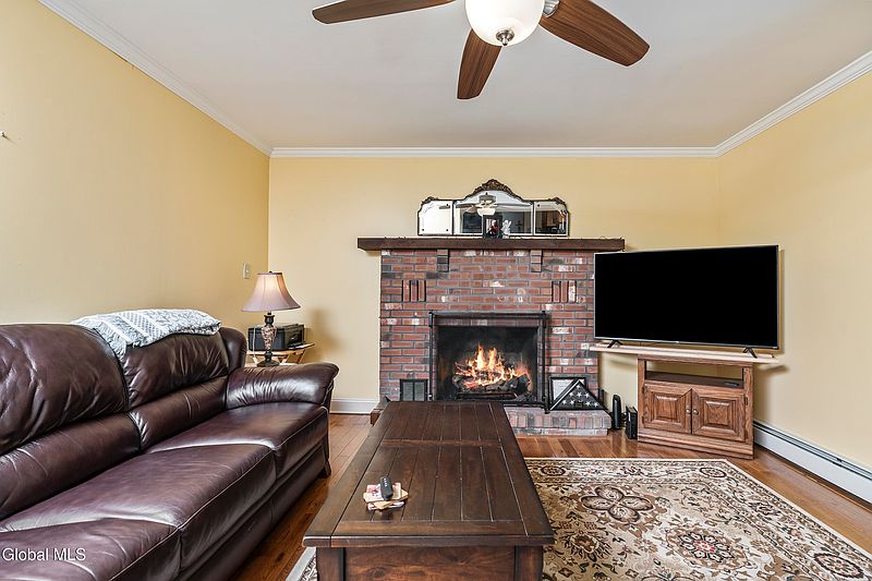 5th image of 633 Alexander Drive