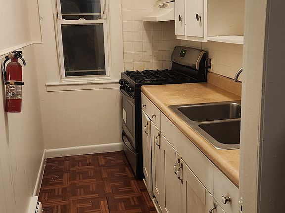 4th image of 87-89 Trenton St #1