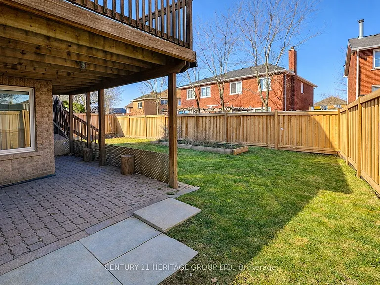691 Shanahan Blvd — Photo 18