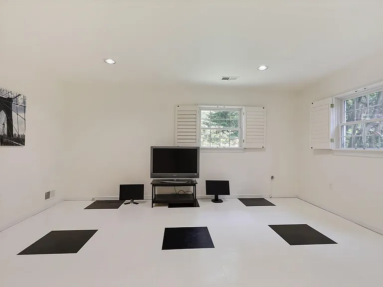 1397 Canterbury Way — Photo 49