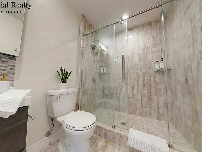 1614 Beacon St #3 — Photo 3