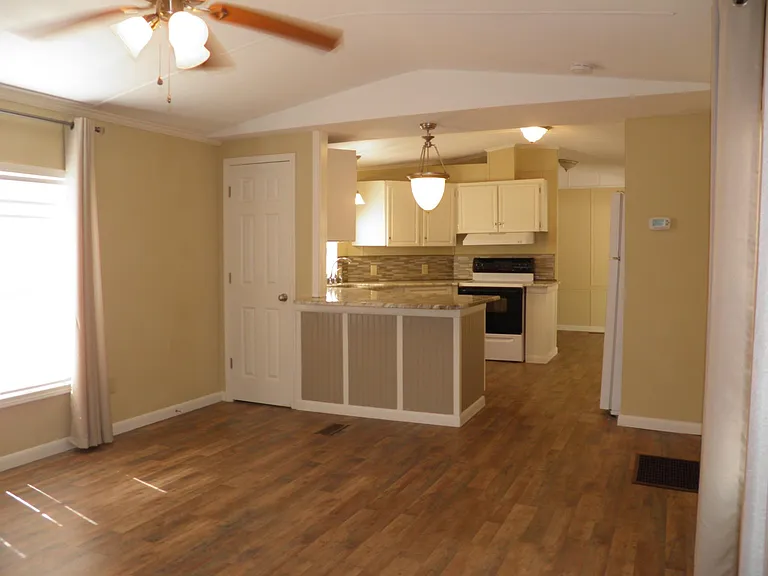 810 Gibson Rd — Photo 2