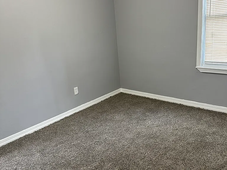 11715 Stahelin Ave — Photo 5