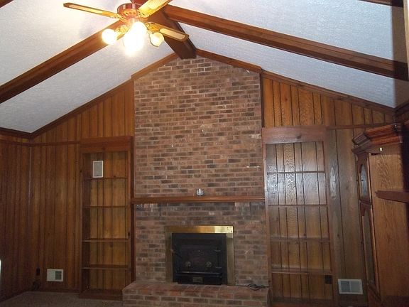 Vaulted Family Room