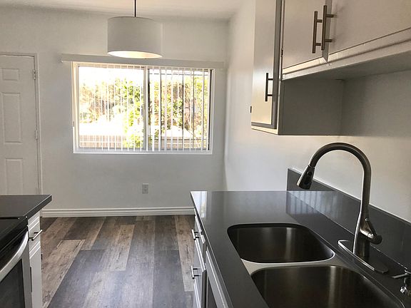 3rd image of 2147 Baxter St #6