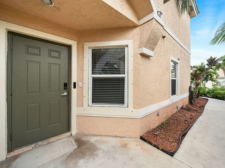 10569 Pelican Dr — Photo 3