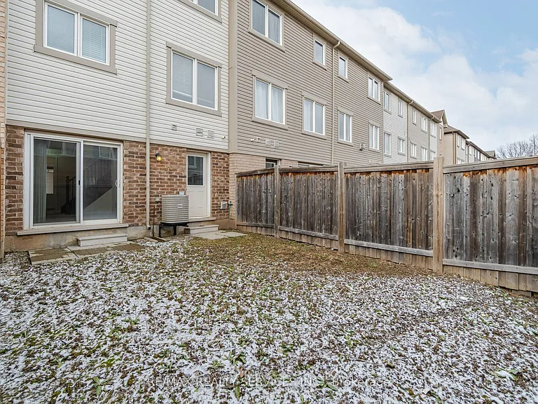 4 Colonel Frank Ching Cres — Photo 32