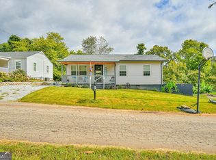 2532 W Dennis Dr, Gainesville, GA 30507