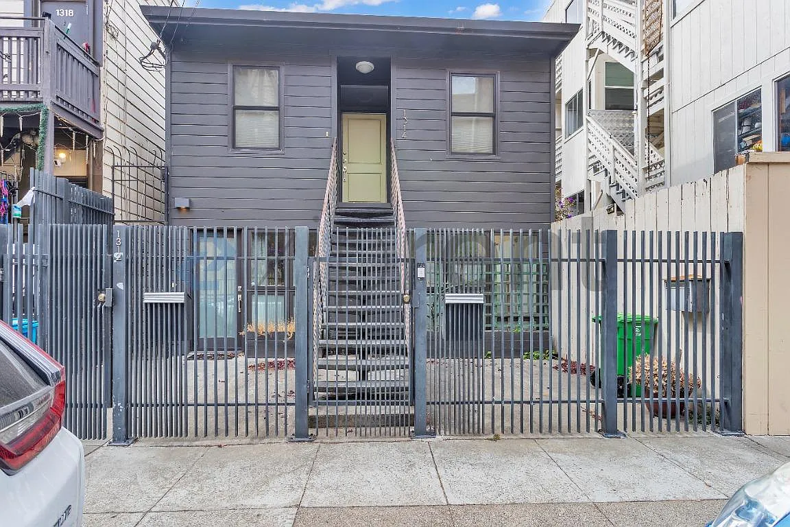 2 bed, 800 sqft, $5,950 — Photo 1