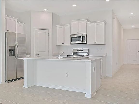 5th image of 2901 NW 18th Pl