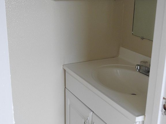 4th image of 3609 Martinique Ave APT B