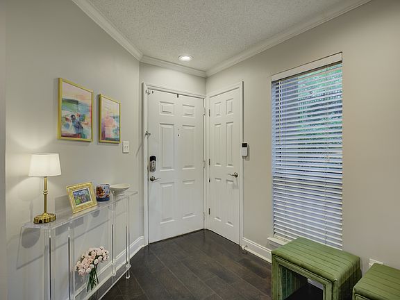 4th image of 2506 Cranbrook Ln APT 1